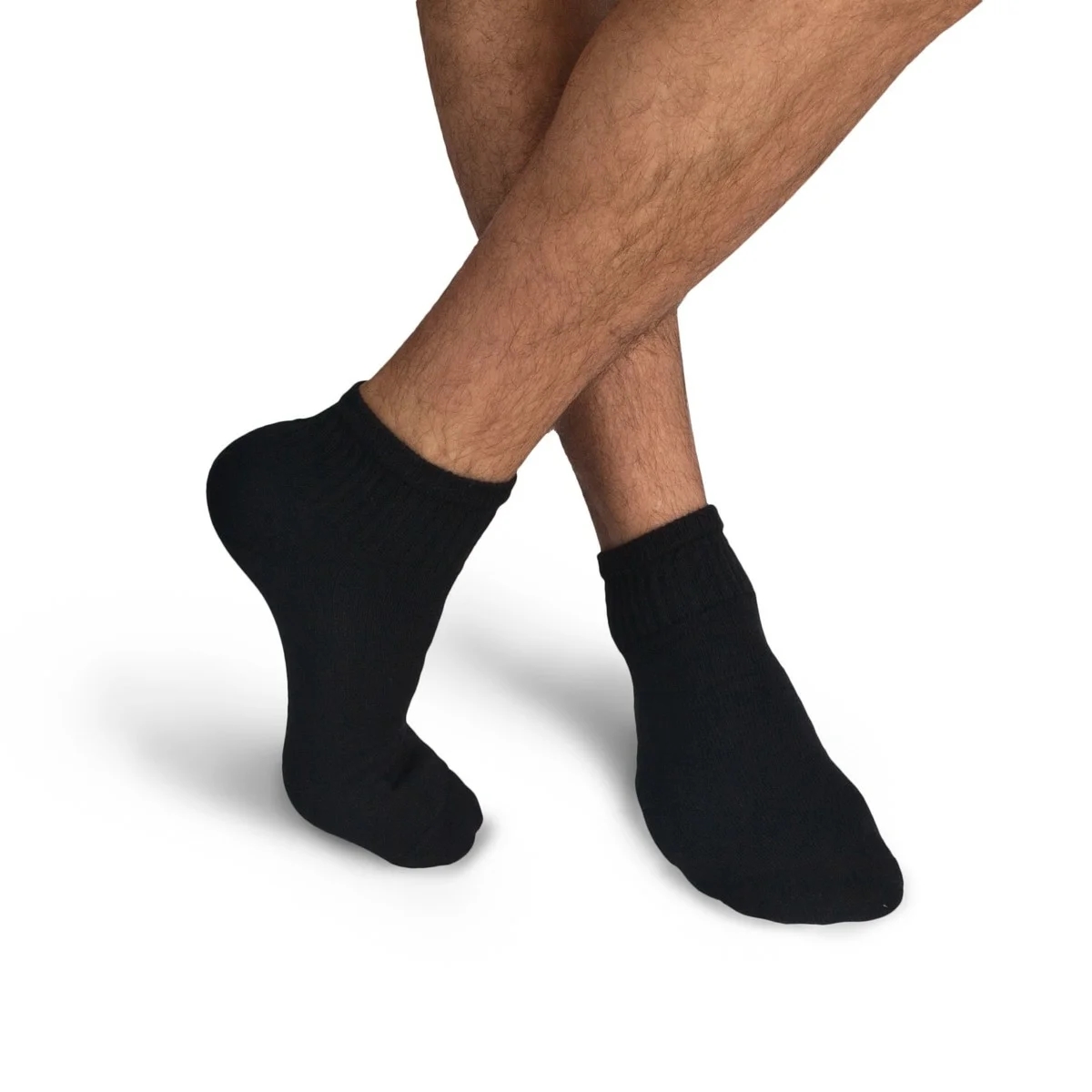 Нога в черном носке